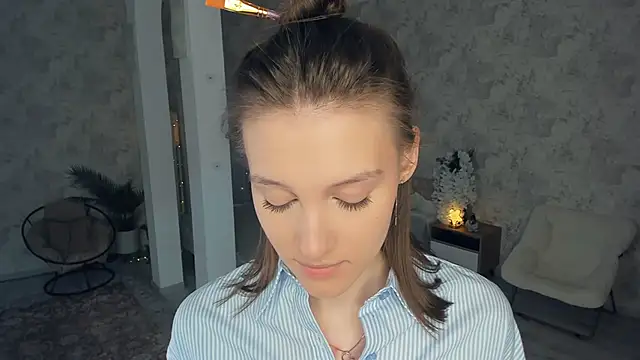 LianneBynon online show from March 2026 09:21:01 AM