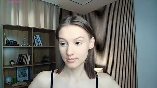 Snapshot of LianneBynon chatting on July 2026 09:52:01 AM LianneBynon online show from July 2026 09:52:01 AM