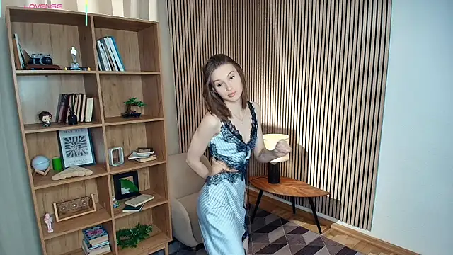 Snapshot of LianneBynon chatting on July 2026 08:33:01 AM LianneBynon online show from July 2026 08:33:01 AM
