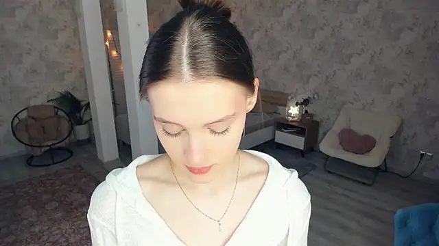 LianneBynon online show from June 2026 08:25:02 AM