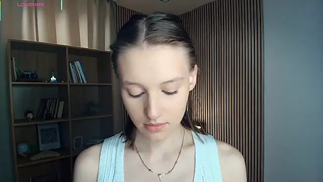 Snapshot of LianneBynon chatting on July 2026 08:34:02 AM LianneBynon online show from July 2026 08:34:02 AM
