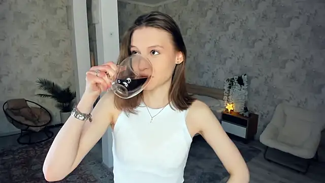 LianneBynon online show from March 2026 09:33:02 AM