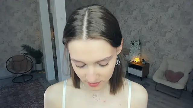 LianneBynon online show from April 2026 08:55:02 AM