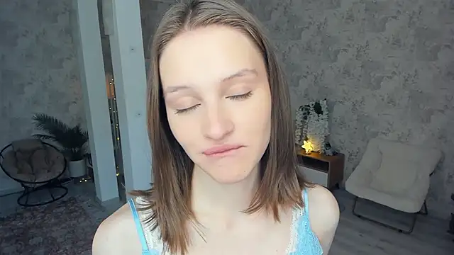 LianneBynon online show from February 2026 08:47:01 AM