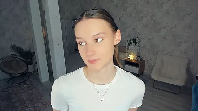 LianneBynon online show from March 2026 08:33:02 AM