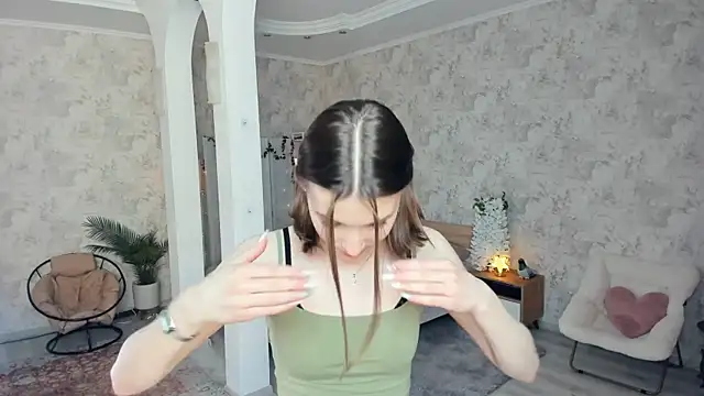 LianneBynon online show from May 2026 08:08:01 AM