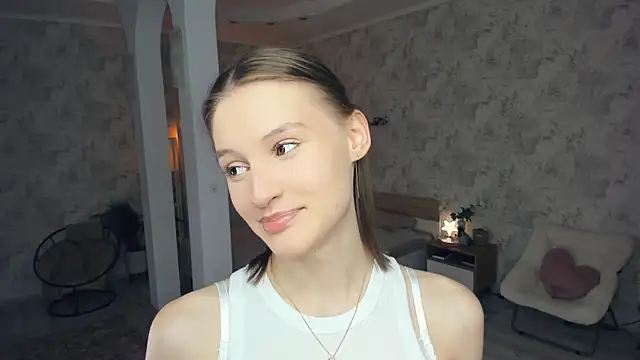 Snapshot of LianneBynon chatting on June 2026 08:24:01 AM LianneBynon online show from June 2026 08:24:01 AM