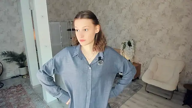 LianneBynon online show from February 2026 08:23:01 AM