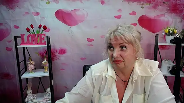 Snapshot of RenataDaster chatting on May 2026 05:05:01 PM RenataDaster online show from May 2026 05:05:01 PM