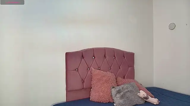 Kalyra 17 online show from April 2026 06:12:01 PM