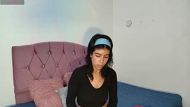 Kalyra 17 online show from April 2026 11:37:02 AM