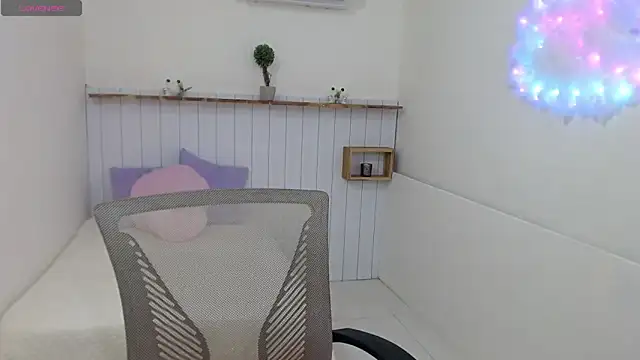 Mona Mistic online show from February 2026 08:08:01 PM