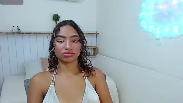 Mona Mistic online show from March 2026 07:43:02 PM