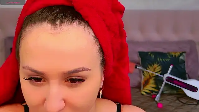 Snapshot of JasminUqueen chatting on February 2026 01:15:02 AM JasminUqueen online show from February 2026 01:15:02 AM