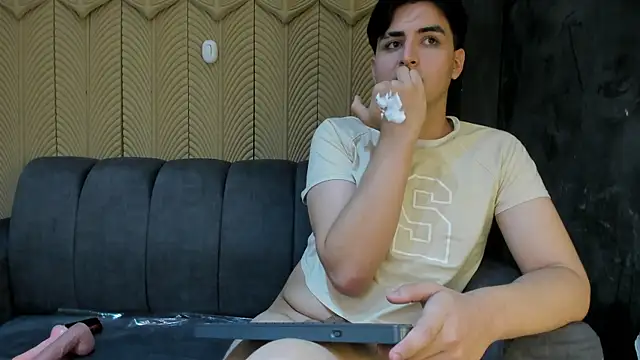 Snapshot of noahWolff_ chatting on February 2026 09:30:01 AM noahWolff online show from February 2026 09:30:01 AM