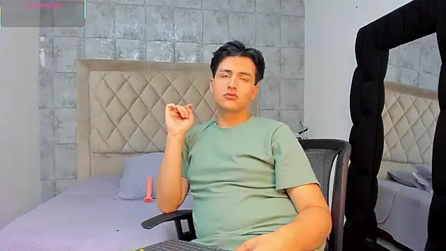 Snapshot of noahWolff_ chatting on February 2026 04:52:01 AM noahWolff online show from February 2026 04:52:01 AM