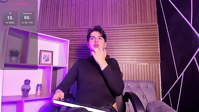 Snapshot of noahWolff_ chatting on February 2026 04:34:02 AM noahWolff online show from February 2026 04:34:02 AM