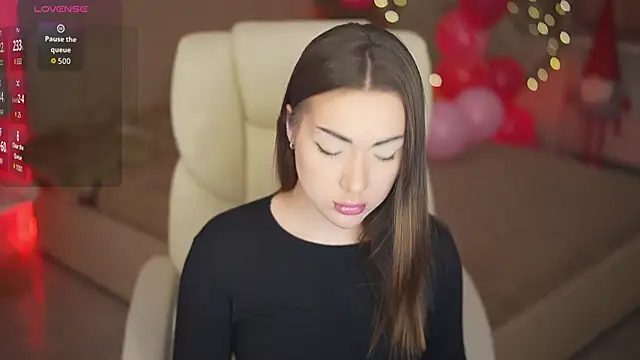 Snapshot of OliviaMoore_ chatting on February 2026 01:54:02 PM OliviaMoore online show from February 2026 01:54:02 PM