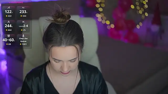 Snapshot of OliviaMoore_ chatting on February 2026 06:44:01 AM OliviaMoore online show from February 2026 06:44:01 AM