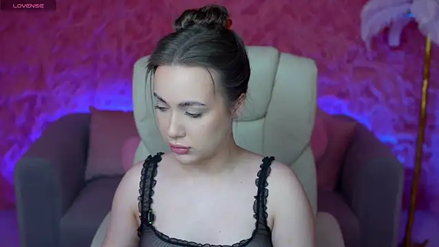 OliviaMoore  online show from May 2026 05:44:01 AM
