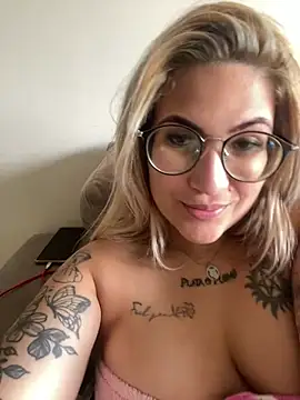 Snapshot of esposatattoo chatting on February 2026 06:08:01 PM esposatattoo online show from February 2026 06:08:01 PM