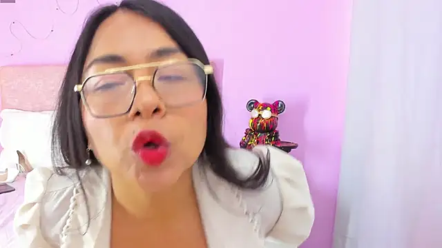 Snapshot of CarolinaValdez2026 chatting on February 2026 06:50:01 PM CarolinaValdez2026 online show from February 2026 06:50:01 PM