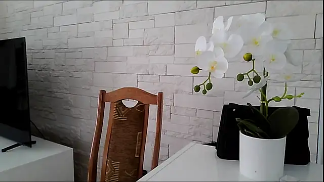 JuliaLovely online show from June 2026 02:07:02 PM