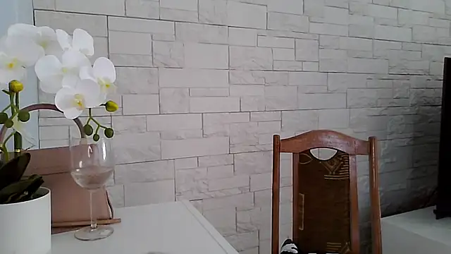 JuliaLovely online show from July 2026 02:24:01 PM
