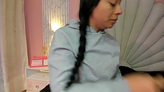 Kateemos online show from March 2026 02:54:01 PM