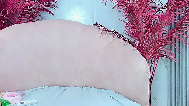 Snapshot of EmmaLebrun chatting on February 2026 11:56:01 AM EmmaLebrun online show from February 2026 11:56:01 AM