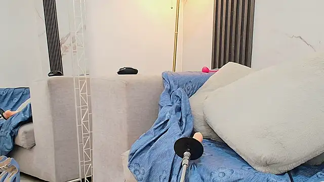 Snapshot of EmmaLebrun chatting on February 2026 03:56:01 PM EmmaLebrun online show from February 2026 03:56:01 PM