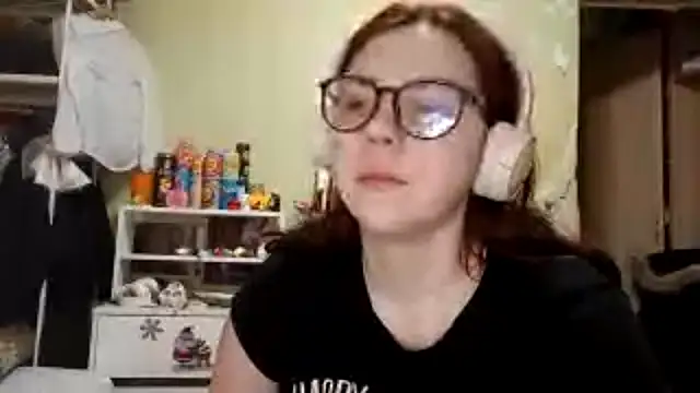 Snapshot of VannessaDillenbeck chatting on February 2026 04:59:02 AM VannessaDillenbeck online show from February 2026 04:59:02 AM