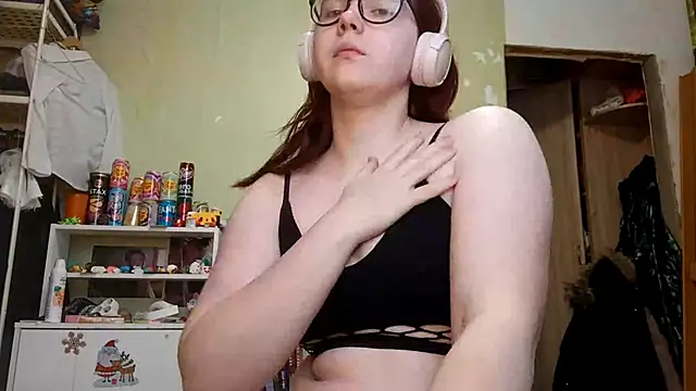 Snapshot of VannessaDillenbeck chatting on February 2026 12:27:02 PM VannessaDillenbeck online show from February 2026 12:27:02 PM