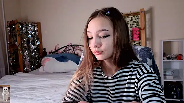 HoneyComfy online show from April 2026 02:19:01 PM