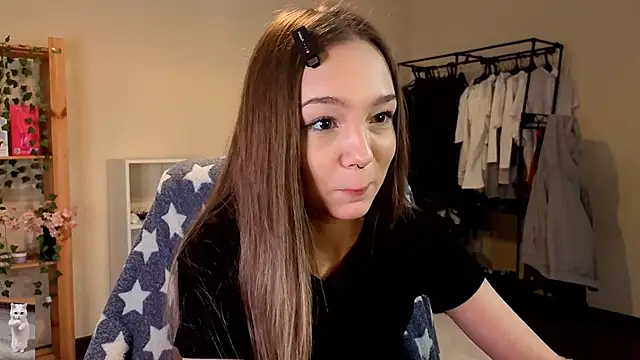 HoneyComfy online show from April 2026 02:23:02 PM