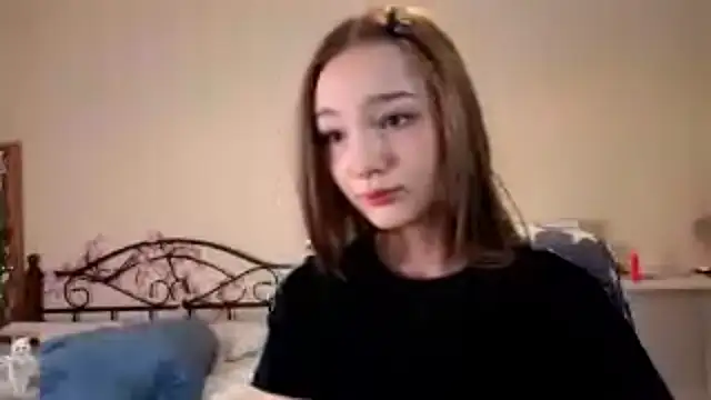 HoneyComfy online show from April 2026 02:40:02 PM