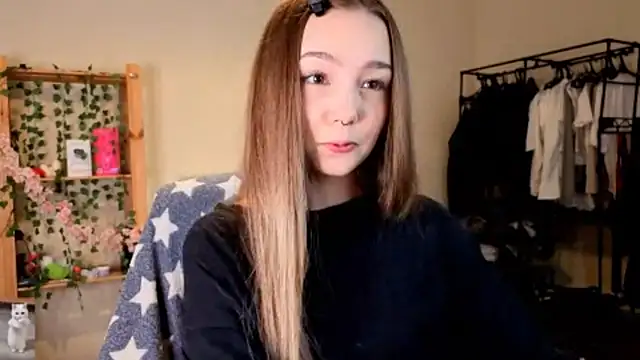 HoneyComfy online show from April 2026 02:21:01 PM