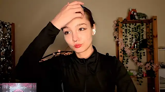 HoneyComfy online show from May 2026 01:09:02 PM