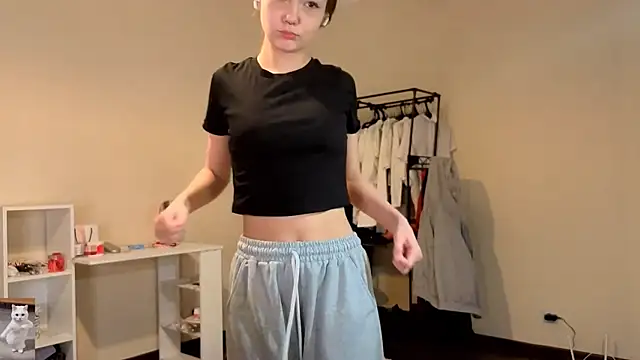 HoneyComfy online show from April 2026 02:25:02 PM