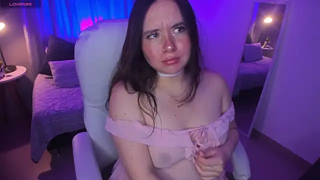 Snapshot of Raven_sweeteyes chatting on April 2026 12:12:02 PM Raven sweeteyes online show from April 2026 12:12:02 PM