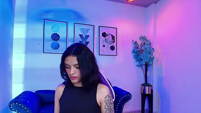 Maddie T18 online show from April 2026 09:39:33 PM