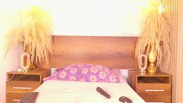 mollyjackson  online show from April 2026 01:01:02 PM