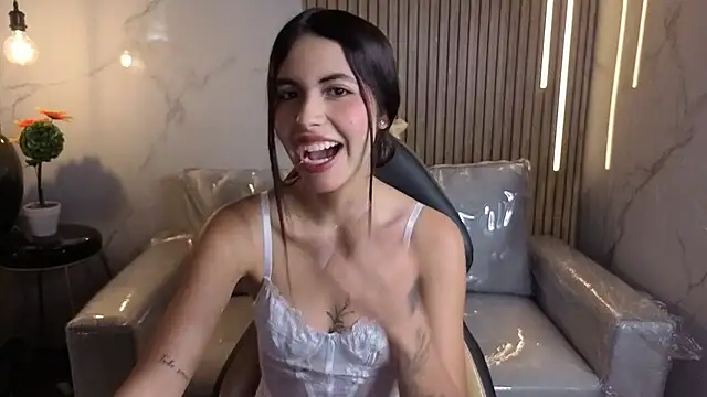 Snapshot of Perla_lovely_ chatting on May 2026 12:24:02 PM Perla lovely online show from May 2026 12:24:02 PM
