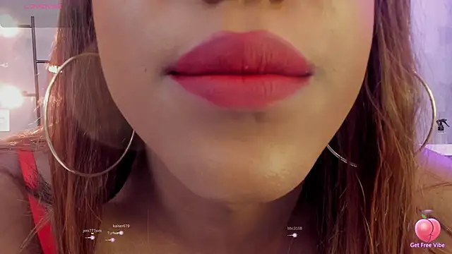 Snapshot of naomi__blair chatting on March 2026 03:36:01 AM naomi blair online show from March 2026 03:36:01 AM