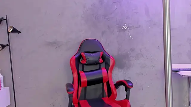 Snapshot of naomi__blair chatting on April 2026 03:02:01 AM naomi blair online show from April 2026 03:02:01 AM