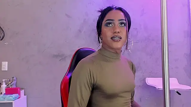 Snapshot of naomi__blair chatting on June 2026 03:08:02 AM naomi blair online show from June 2026 03:08:02 AM