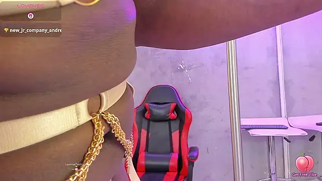 Snapshot of naomi__blair chatting on March 2026 03:54:01 AM naomi blair online show from March 2026 03:54:01 AM