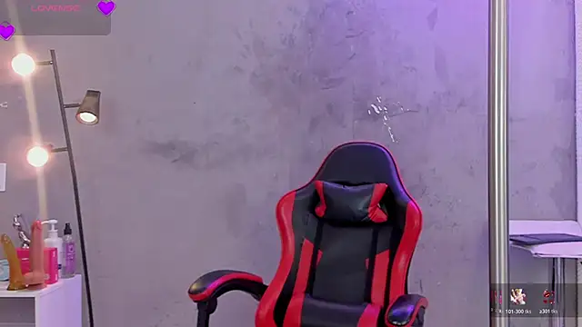 Snapshot of naomi__blair chatting on April 2026 03:30:02 AM naomi blair online show from April 2026 03:30:02 AM