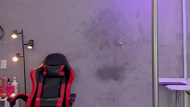 Snapshot of naomi__blair chatting on April 2026 03:41:01 AM naomi blair online show from April 2026 03:41:01 AM