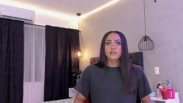 Snapshot of naomi__blair chatting on June 2026 03:28:02 AM naomi blair online show from June 2026 03:28:02 AM
